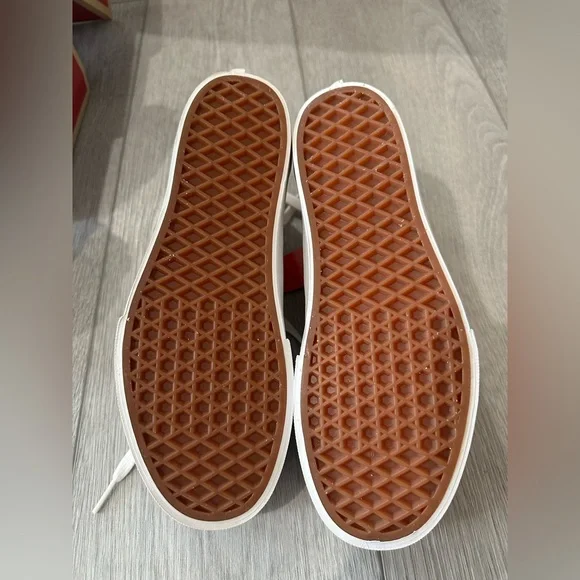 Vans Old Skool Platform Tonal Floral Sneakers - Picture 9 of 9